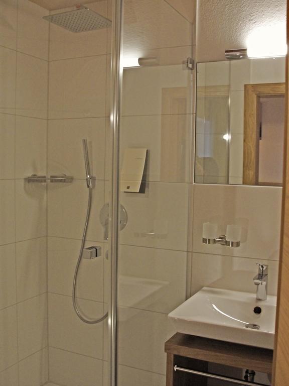 Single Room,373922194:JPEG